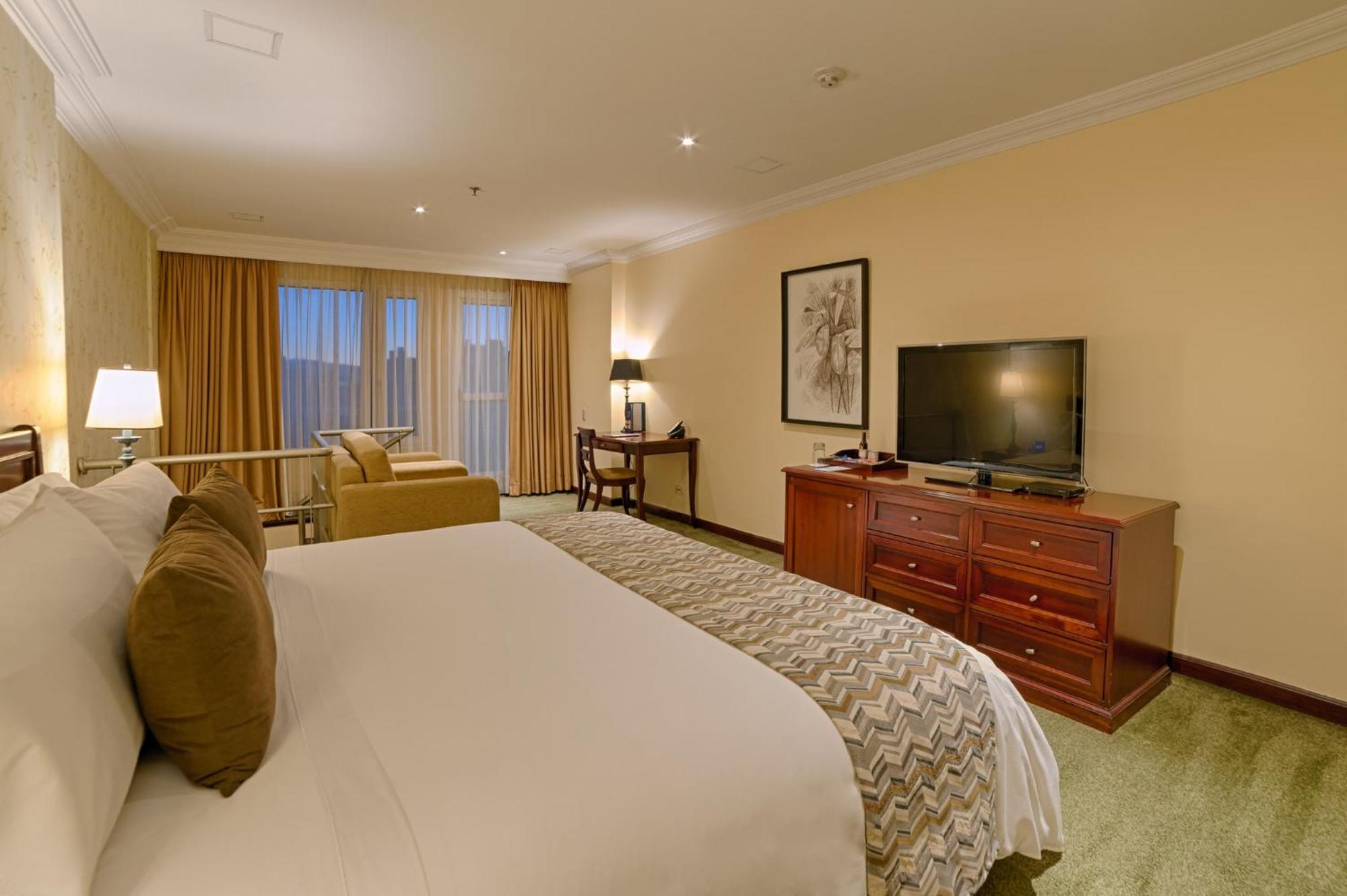 Casa Dann Carlton Hotel & Spa Bogotá Exterior foto A bedroom at the Fairmont
